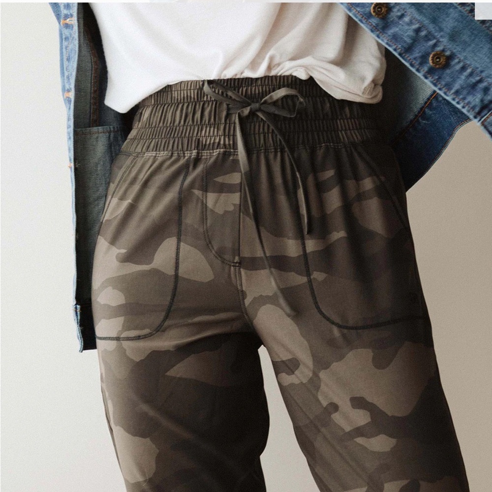 Albion Fit Camo Destination Joggers - Picture 5 of 12